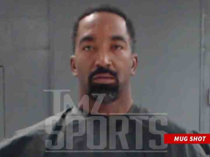 这次有几个朋友探视?TMZ:前NBA球员JR·史密斯因家暴被捕